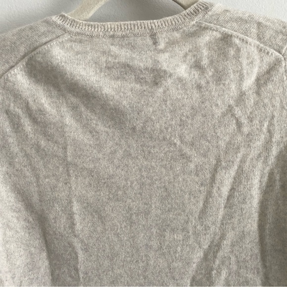 LORD & Taylor V-Neck 100% Cashmere Sweater Size XS/S - Picture 5 of 9